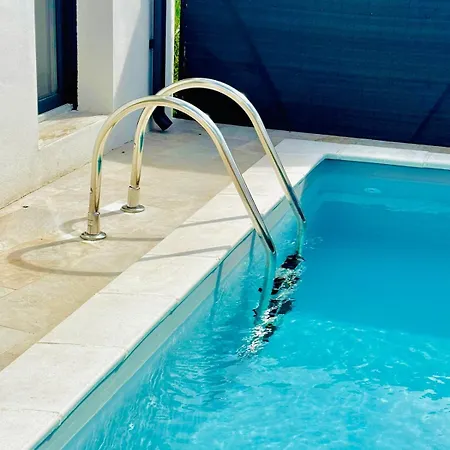 Moderne 3 Ch Piscine Privée Parking Hébergement de vacances