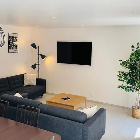 Moderne 3 Ch Piscine Privée Parking