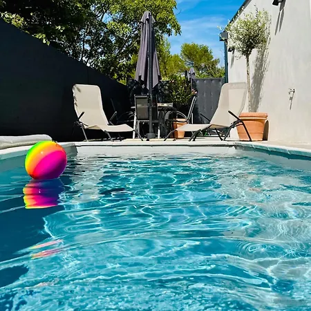 Hébergement de vacances Moderne 3 Ch Piscine Privée Parking Saint-Maximin (Gard)