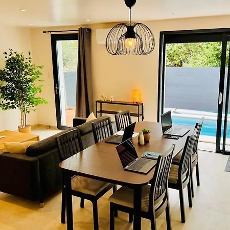 Moderne 3 Ch Piscine Privée Parking Hébergement de vacances Saint-Maximin (Gard)