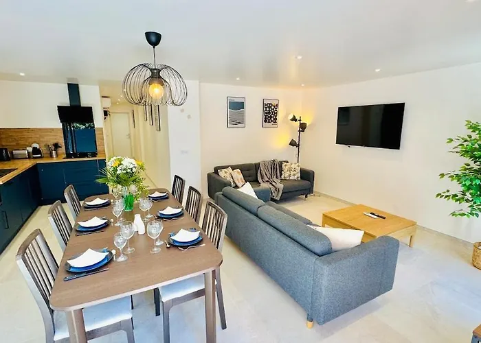 Moderne 3 Ch Piscine Privée Parking