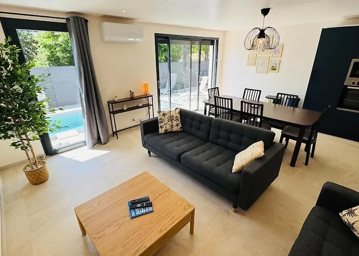 Moderne 3 Ch Piscine Privée Parking Hébergement de vacances