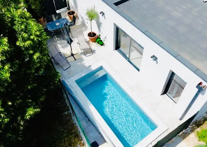 Moderne 3 Ch Piscine Privée Parking